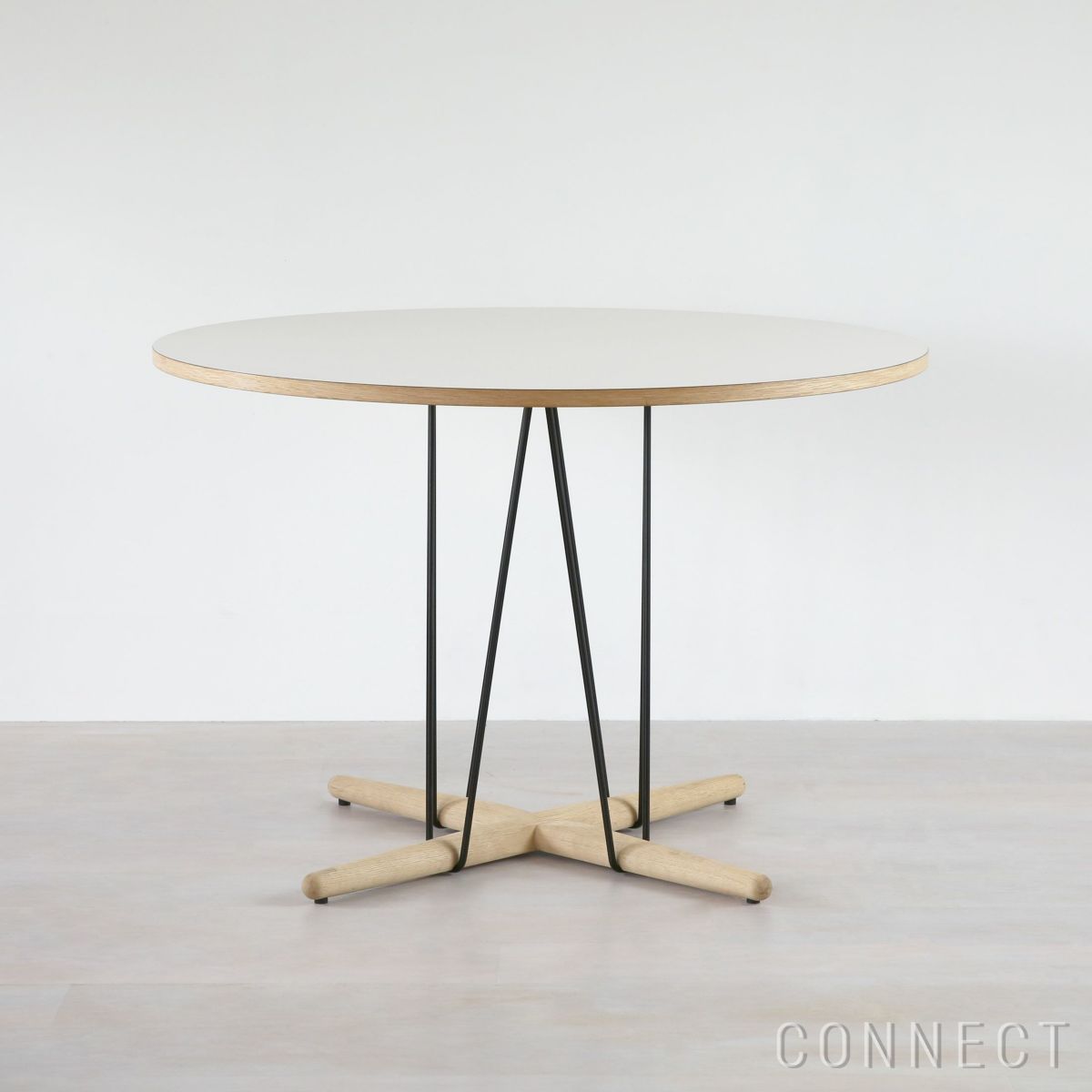 CARL HANSEN & SON （カール・ハンセン＆サン） E020 / EMBRACE TABLE / オーク材・ソープ仕上げ・ホワイトラミネート・ブラック脚 / φ110cm / ダイニングテーブル