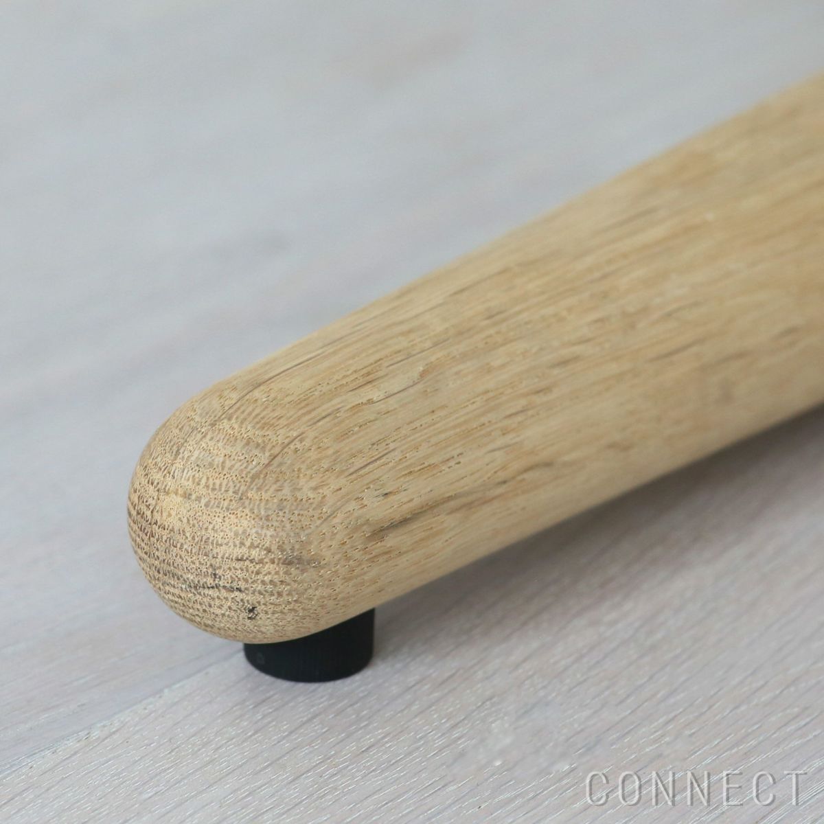 CARL HANSEN & SON （カール・ハンセン＆サン） E020 / EMBRACE TABLE / オーク材・ソープ仕上げ・ホワイトラミネート・ブラック脚 / φ110cm / ダイニングテーブル