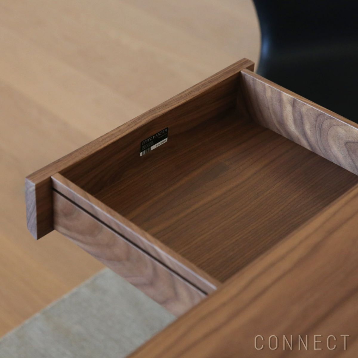 FRITZ HANSEN（フリッツ・ハンセン） / FH3605 DESK / ウォルナット（ラッカー仕上げ） / ドロワー付き / デスク