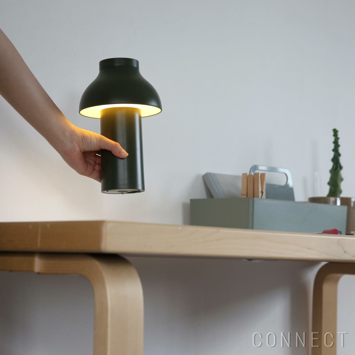 HAY（ヘイ） / PC PORTABLE（PCポータブル） / リサイクル仕様 / オリーブ / テーブルランプ