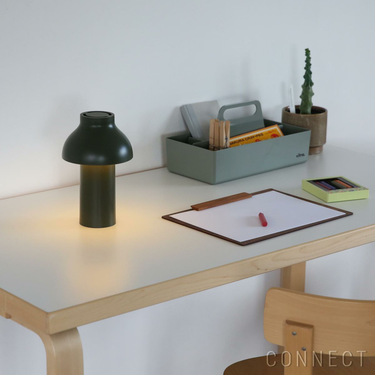 HAY（ヘイ） / PC PORTABLE（PCポータブル） / リサイクル仕様 / オリーブ / テーブルランプ