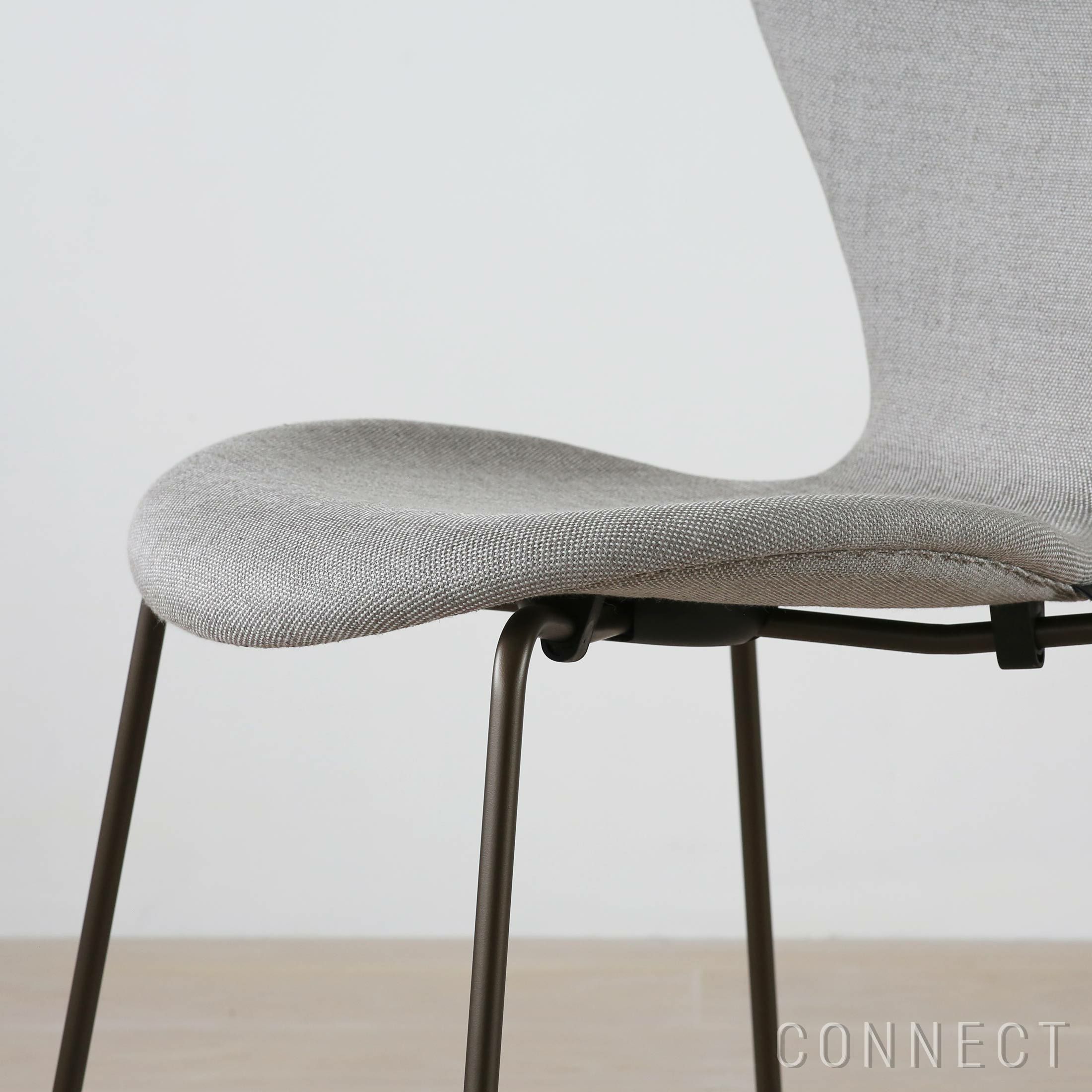 FRITZ HANSEN（フリッツ・ハンセン） / SERIES 7（セブンチェア） / Sunniva 153（スニバ）サンド・ライトグレー / フルパディング