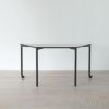 【アウトレット】Vitra（ヴィトラ） / Map Table（マップテーブル）台形 W1500 / ベーシックダーク脚・パウダーコート仕上げ / ブレーキ・キャスター付き / デスク