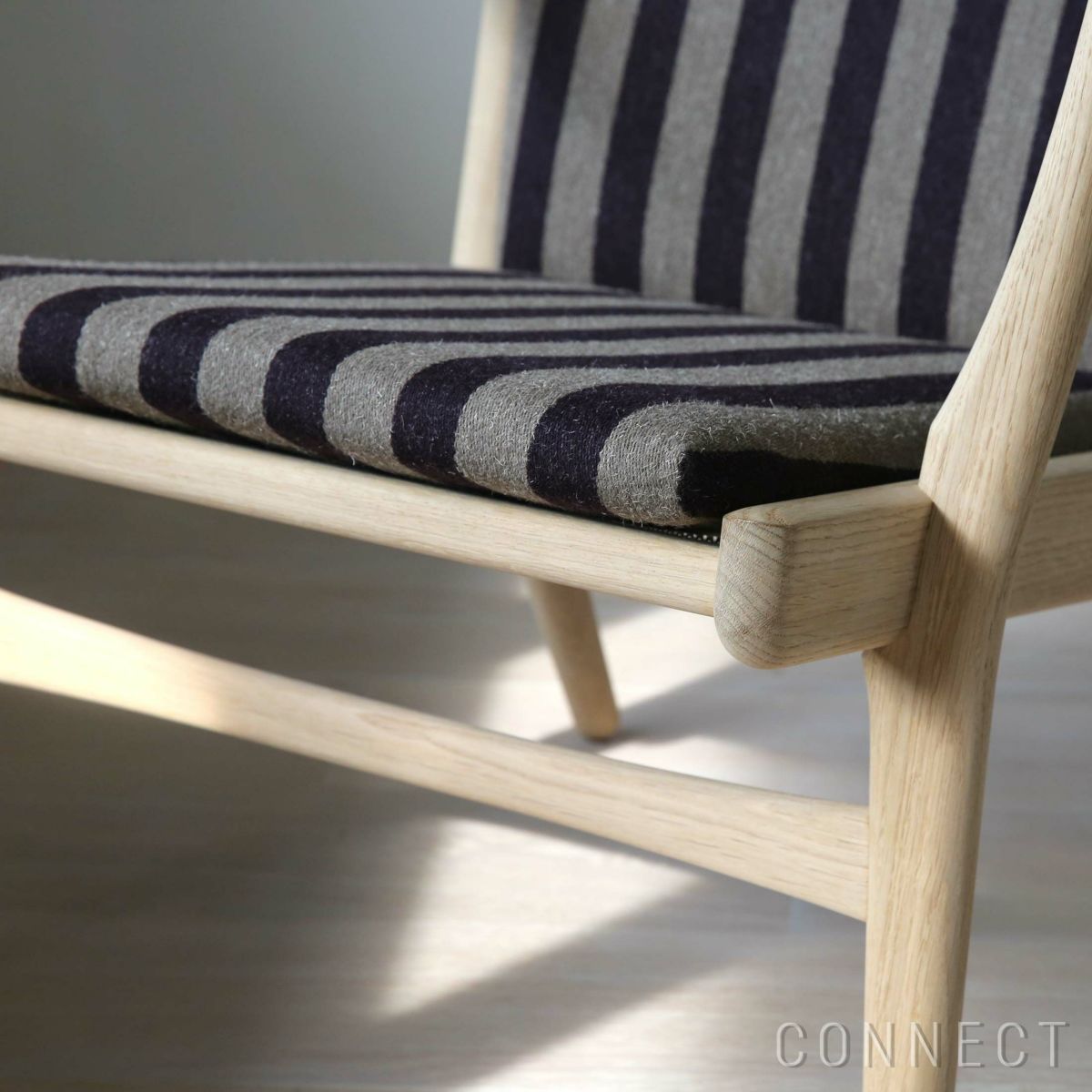 PP Mobler（PPモブラー） / PP16 / オーク材・ソープ仕上げ / Blans Strib（ブランズストライプ） / ラウンジチェア