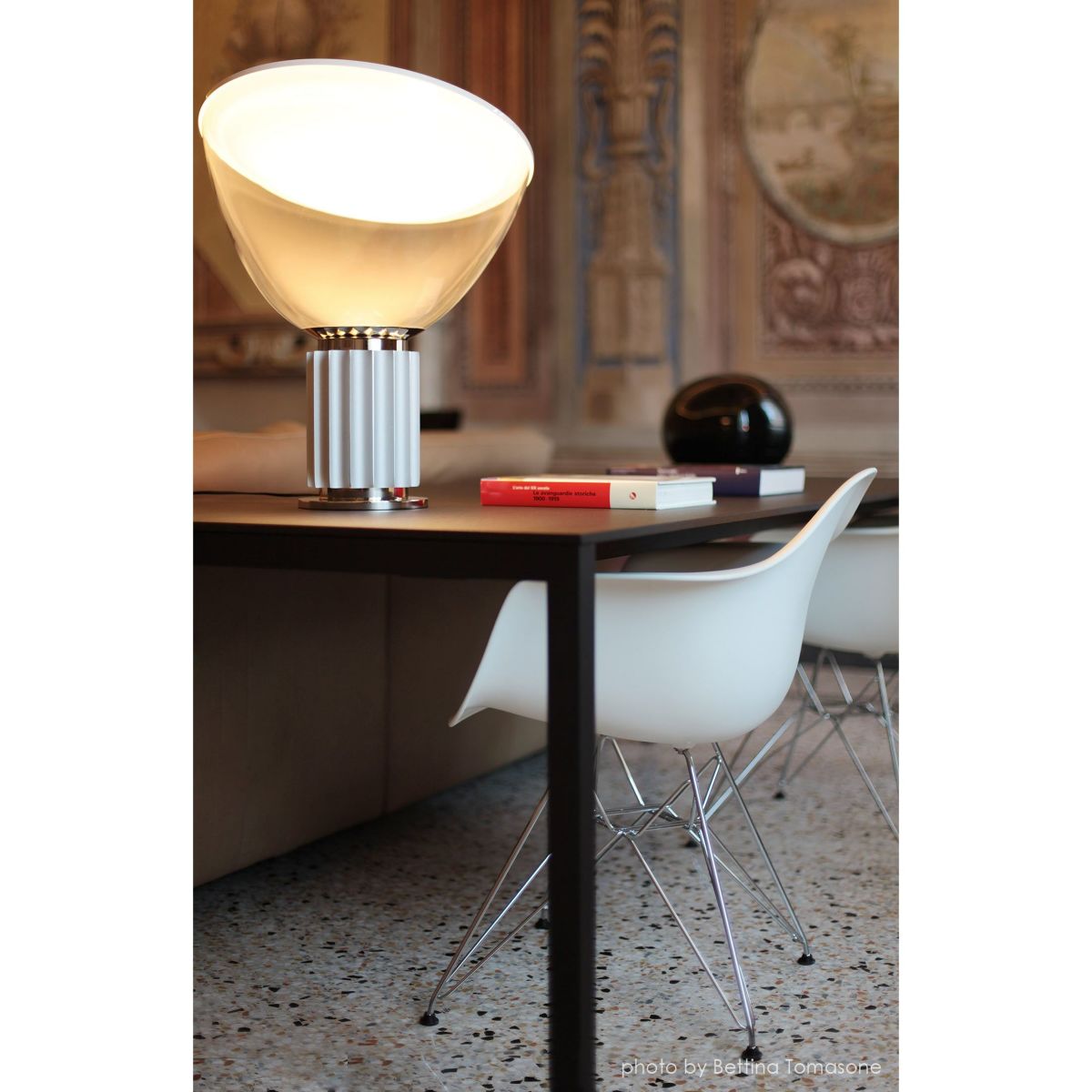 FLOS（フロス） / TACCIA（タッチア） PMMA / テーブルランプ