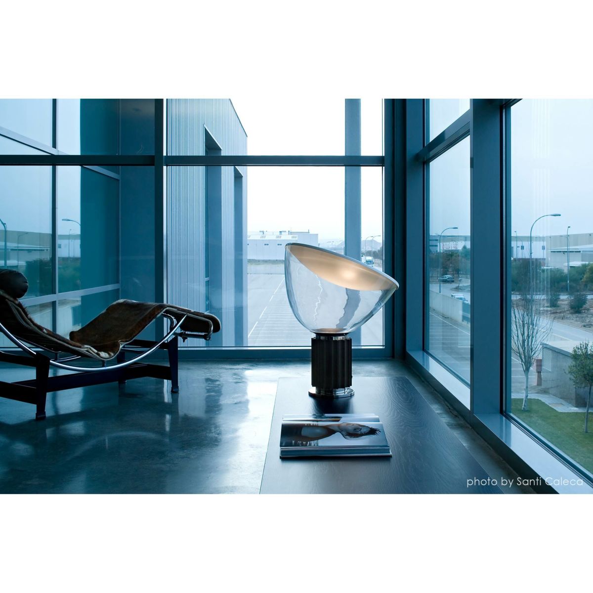 FLOS（フロス） / TACCIA（タッチア） PMMA / テーブルランプ