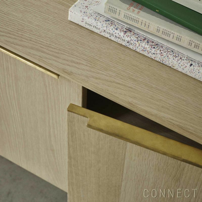 SKAGERAK（スカゲラック） / Jut Cabinet（ジュト キャビネット） / 真鍮 / オーク材・オイル仕上げ / 収納