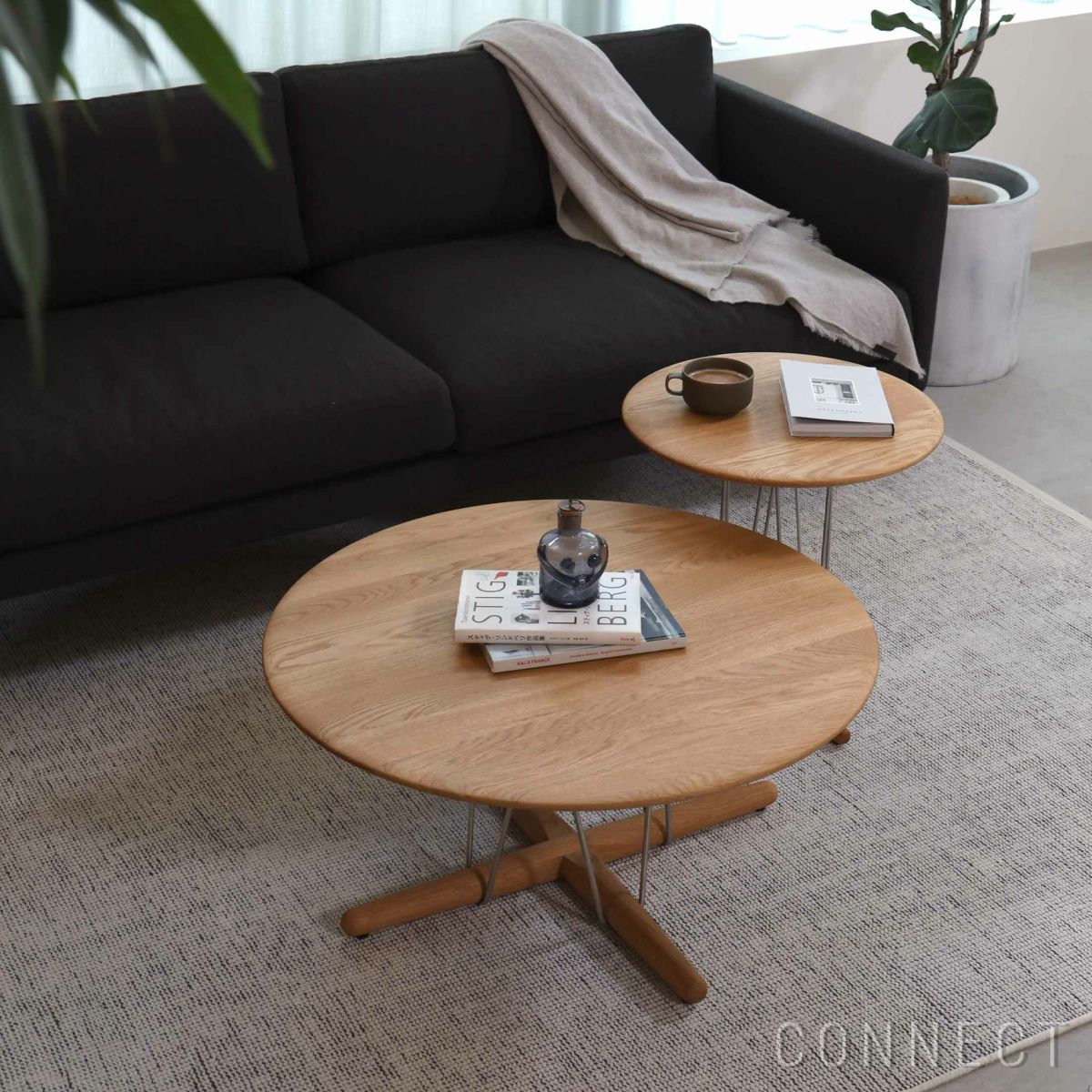 CARL HANSEN & SON （カール・ハンセン＆サン） E021 / EMBRACE LOUNGE TABLE / オーク材・オイル仕上げ・ブラック脚 / φ80cm / コーヒーテーブル