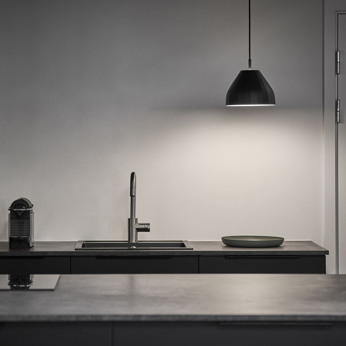 LE KLINT（レ・クリント） / Facet 140（ファセット） / φ240mm / 全2色 / ペンダントライト