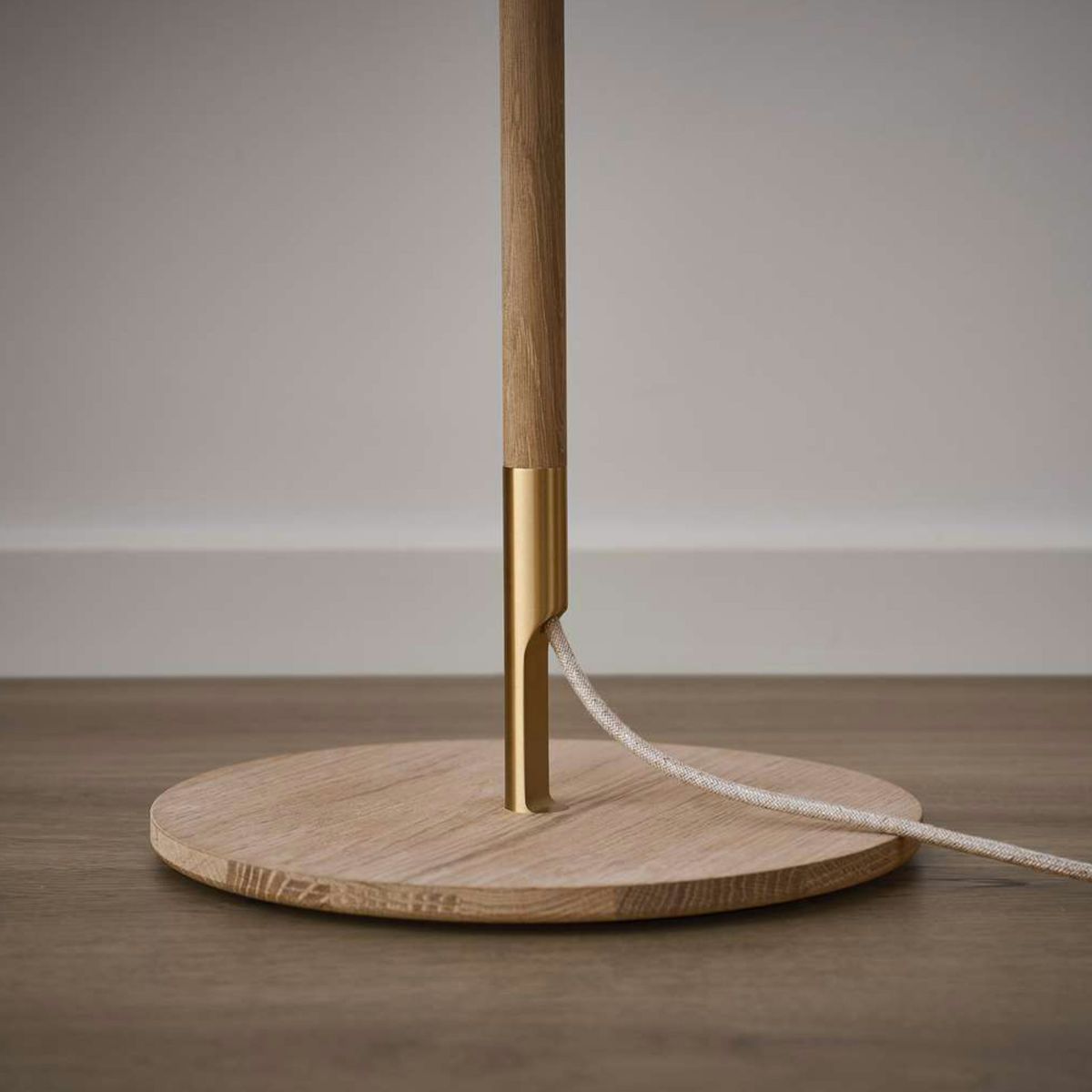 LE KLINT（レ・クリント） / MODEL 328 LK80（モデル） / 全2色 / フロアランプ