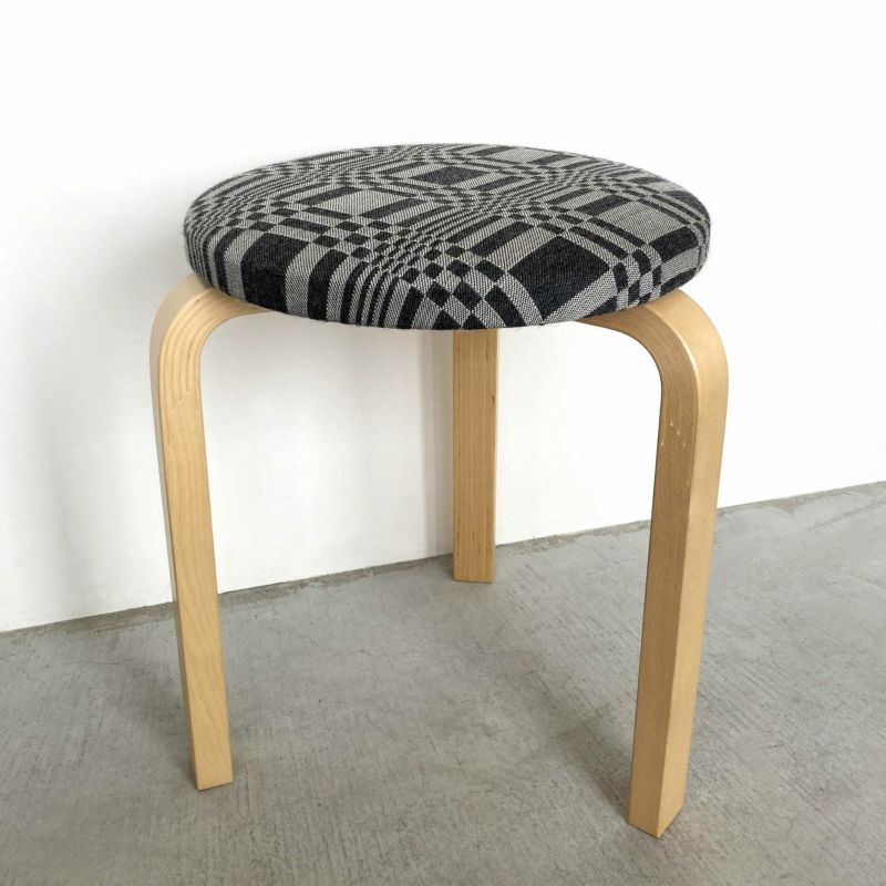 【アウトレット】CONNECT別注　Artek（アルテック） × JOHANNA GULLICHSEN（ヨハンナ・グリクセン） / STOOL 60 （スツール60） / バーチ材 / 座面・Fabric Contract / ドリス・グレイ