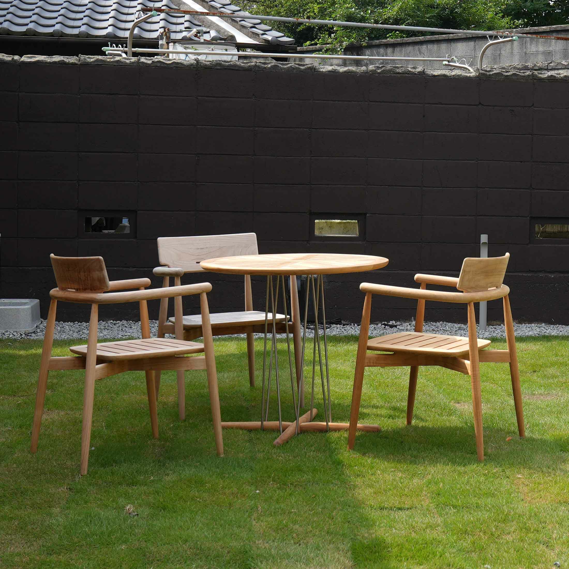 CARL HANSEN & SON （カール・ハンセン＆サン） / E022 DINING TABLE / EMBRACE OUTDOOR SERIES（エンブレイスアウトドアシリーズ） / チーク材・無塗装 / MEDIUM φ110cm / ダイニングテーブル