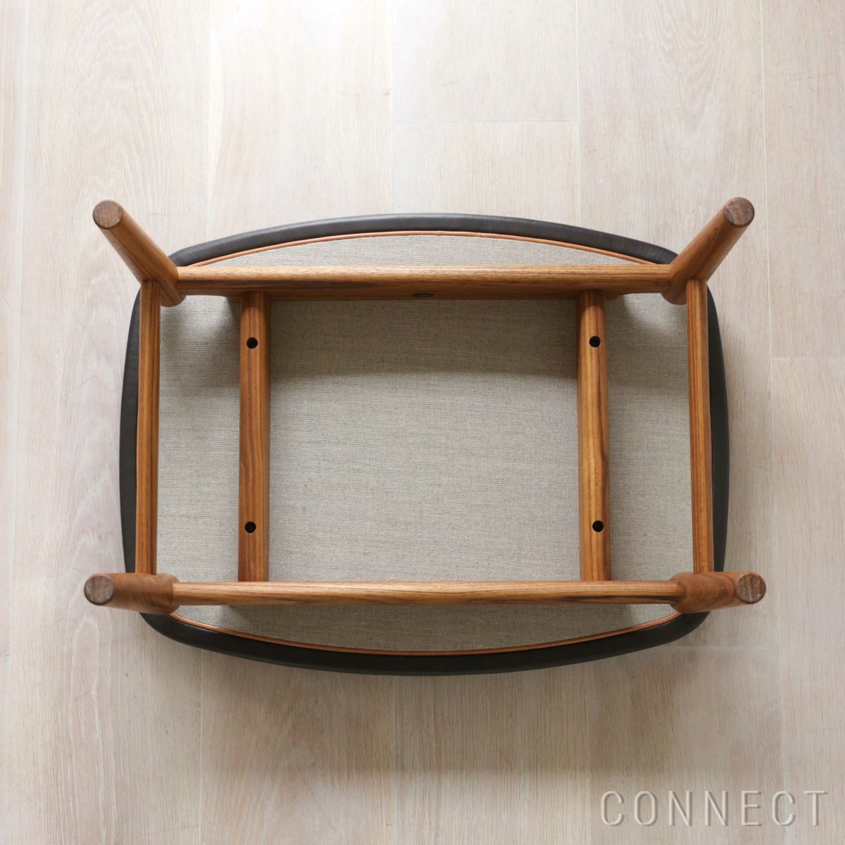 HOUSE OF FINN JUHL（ハウス・オブ・フィンユール） / CHIEFTAIN FOOTSTOOL（チーフテンフットスツール） / チーク材・オイル仕上げ・エレガンスレザー（mocca）