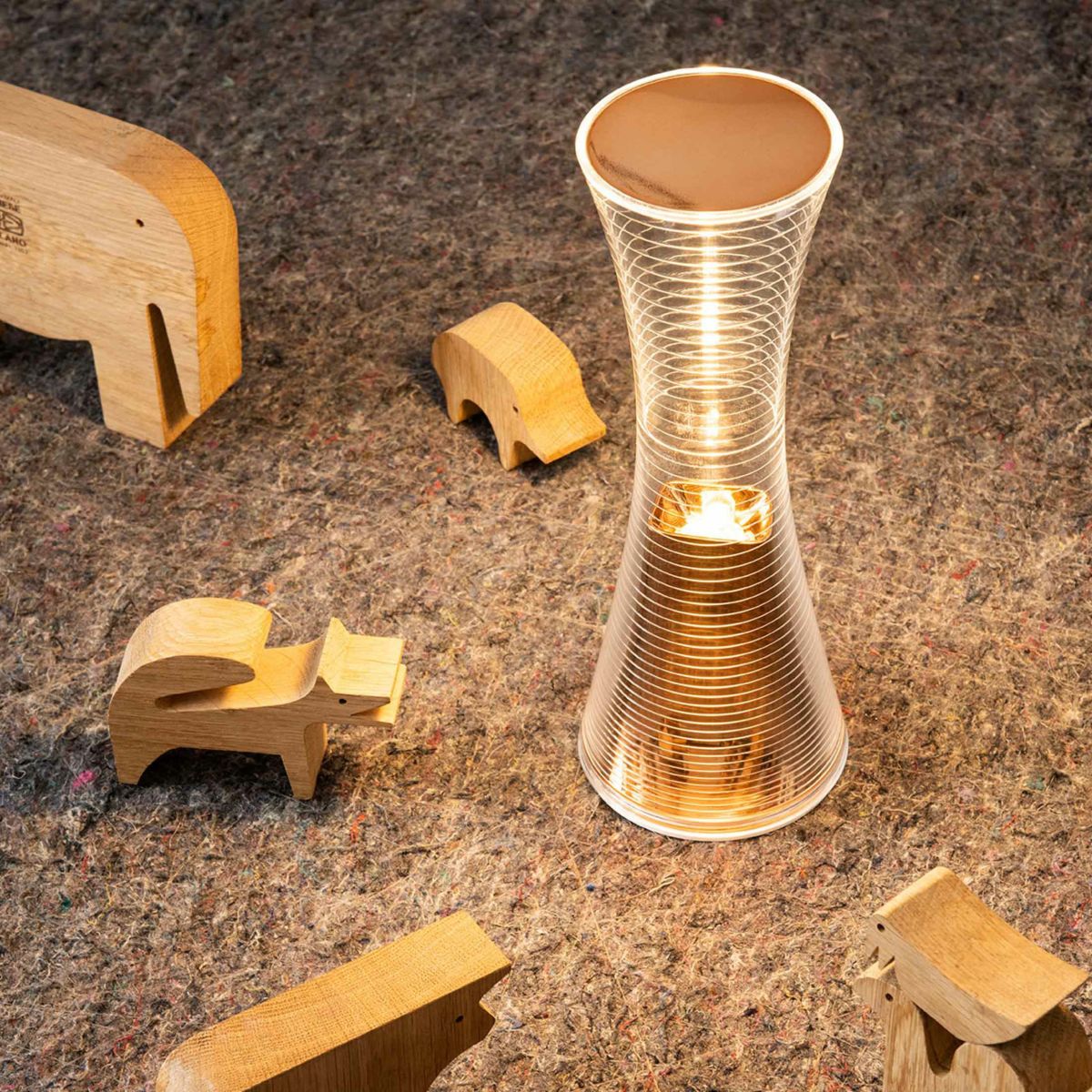 Artemide（アルテミデ） / Come Together（カムトゥギャザー） / 全2色 / テーブルランプ