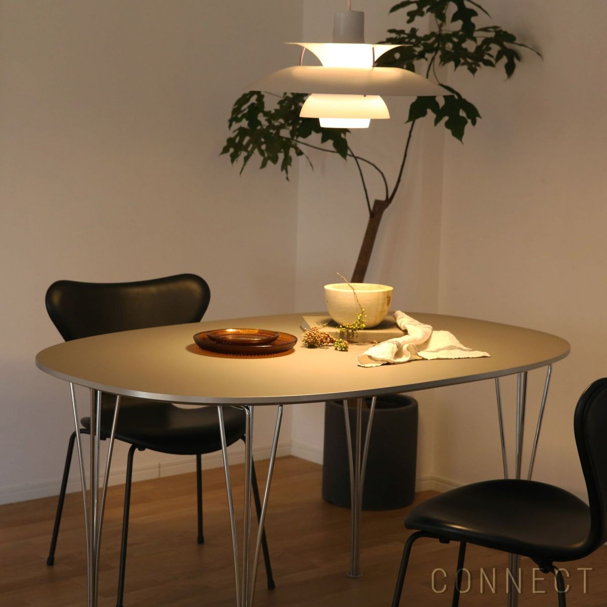 FRITZ HANSEN（フリッツ・ハンセン） / TABLE SERIES（テーブルシリーズ）B611 / スーパー楕円テーブル / グレー / クローム脚