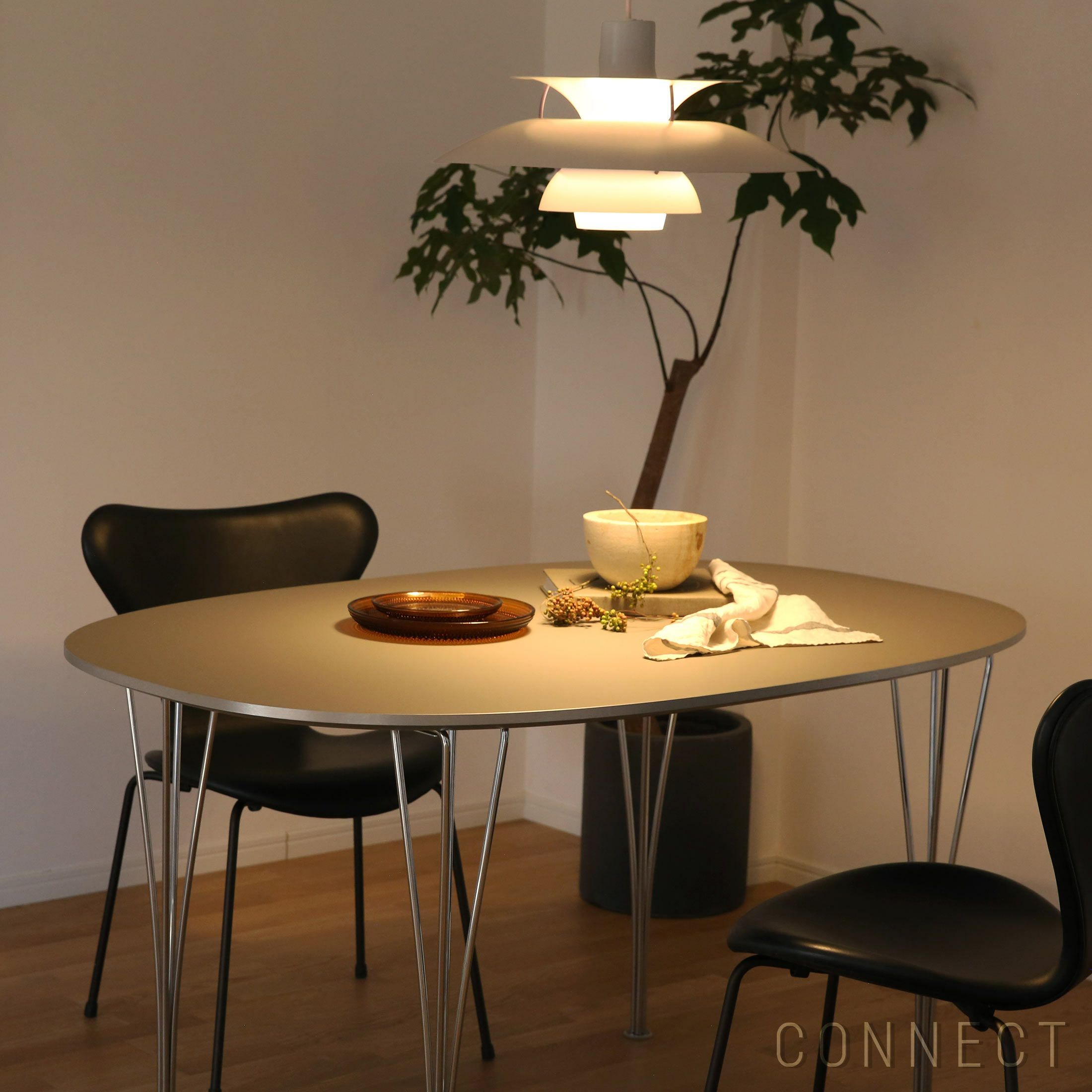 FRITZ HANSEN（フリッツ・ハンセン） / TABLE SERIES（テーブルシリーズ）B611 / スーパー楕円テーブル / グレー / クローム脚