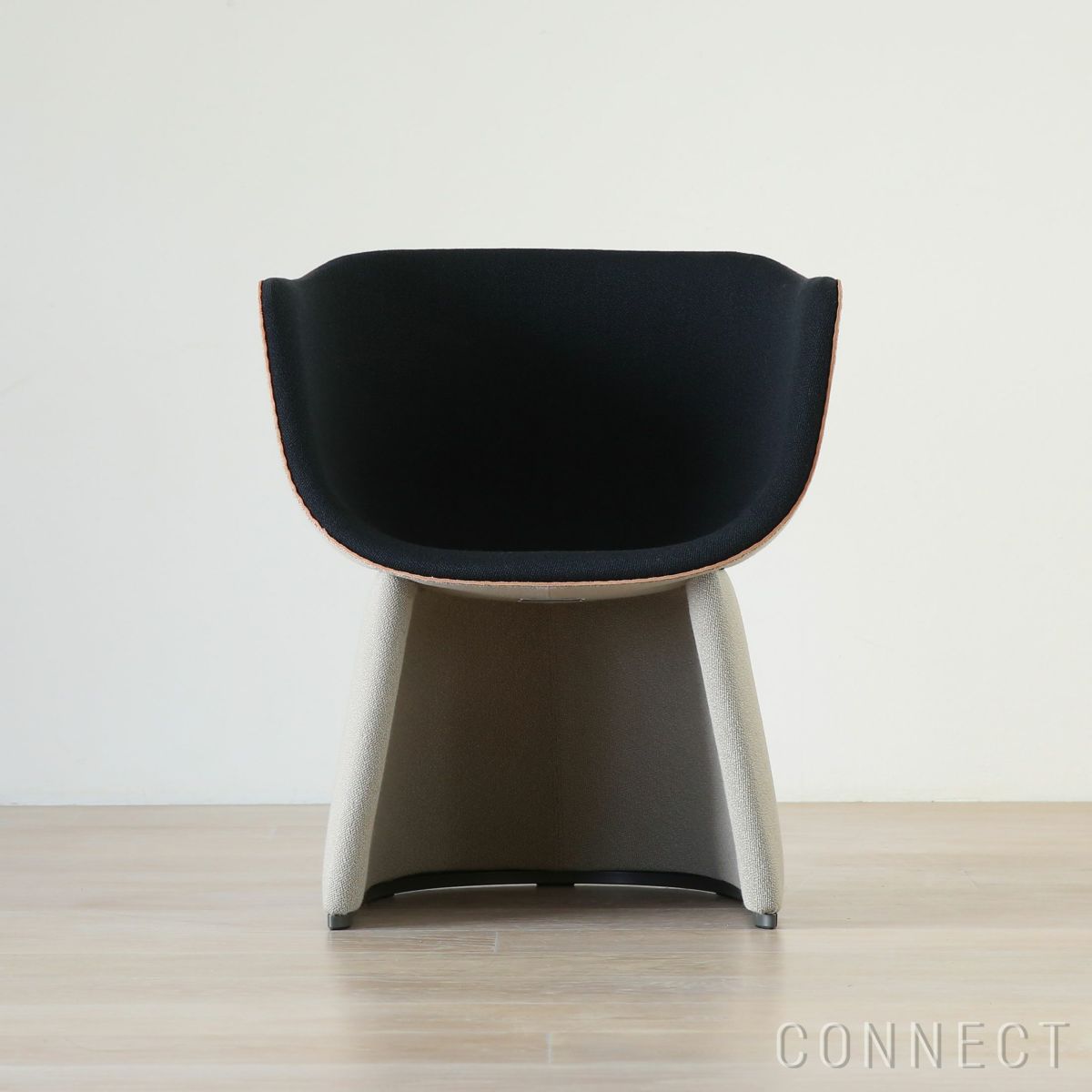FRITZ HANSEN（フリッツ・ハンセン） / MONOLIT（モノリット） / Vidar（ヴィダー）0222 ベージュ×0182 アンスラサイト / レザーパイピングあり / ラウンジチェア