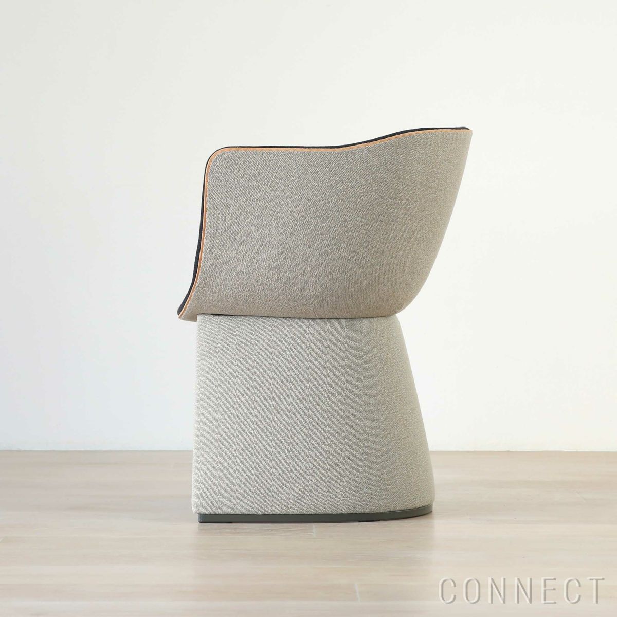 FRITZ HANSEN（フリッツ・ハンセン） / MONOLIT（モノリット） / Vidar（ヴィダー）0222 ベージュ×0182 アンスラサイト / レザーパイピングあり / ラウンジチェア