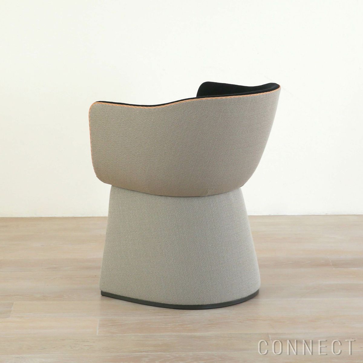 FRITZ HANSEN（フリッツ・ハンセン） / MONOLIT（モノリット） / Vidar（ヴィダー）0222 ベージュ×0182 アンスラサイト / レザーパイピングあり / ラウンジチェア