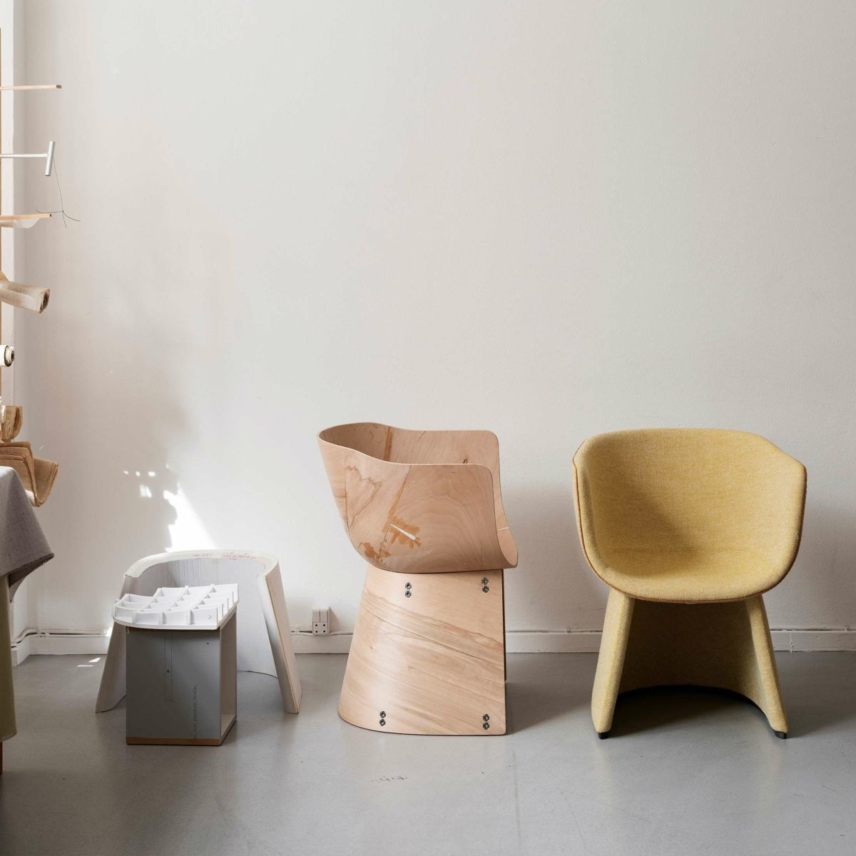 FRITZ HANSEN（フリッツ・ハンセン） / MONOLIT（モノリット） / CM231 / Vidar（ヴィダー）0182 アンスラサイト×0222 ベージュ / レザーパイピングありモデル / ラウンジチェア