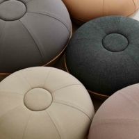 【2025年新色】FRITZ HANSEN（フリッツ・ハンセン） / Cecilie Manz（セシリエ・マンツ） / POUF（プフ）S / スチールグレー / ペールイエロー