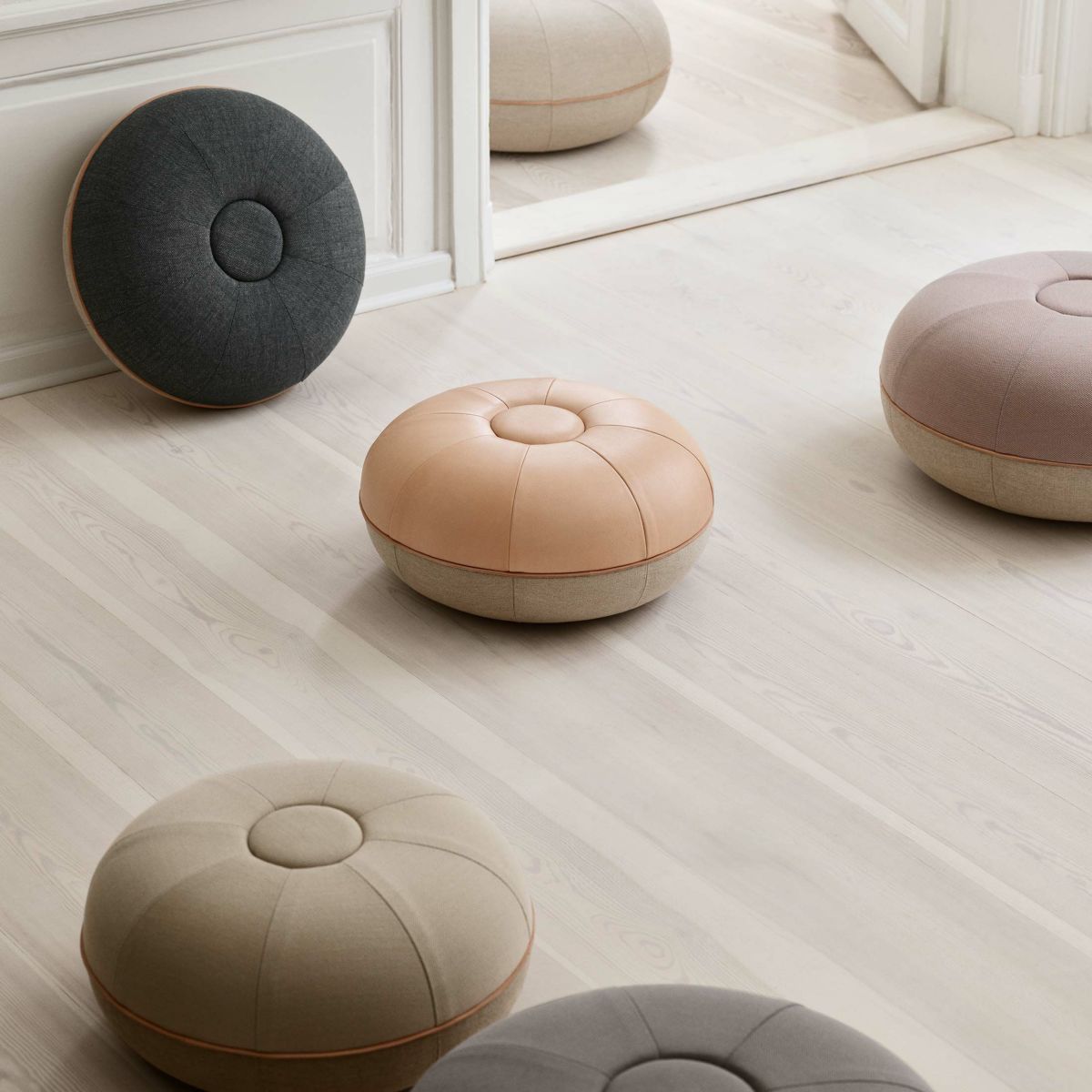 【2025年新色】FRITZ HANSEN（フリッツ・ハンセン） / Cecilie Manz（セシリエ・マンツ） / POUF（プフ）S / ピュアレザー