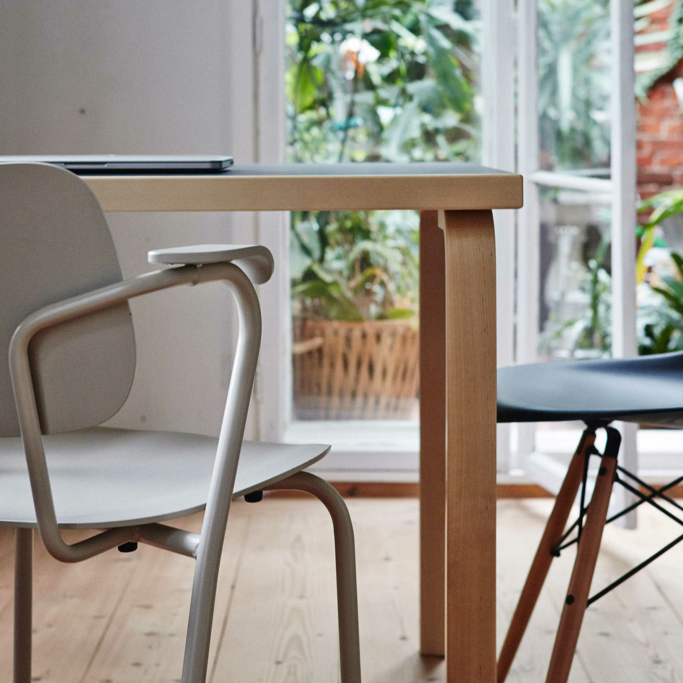 Artek（アルテック） / TABLE 81B / バーチ材 / 天板・ブラック