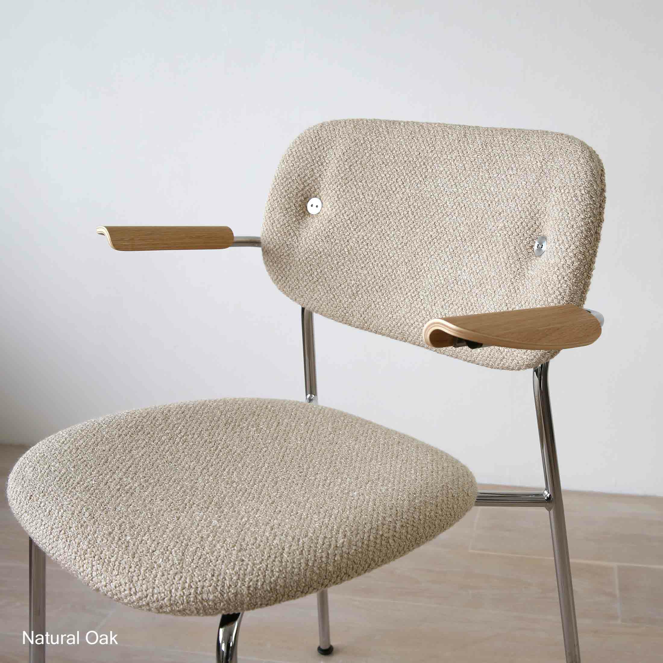 Audo Copenhagen（オドー・コペンハーゲン） / CO DINING CHAIR（コ ダイニング チェア）/ アームチェア / Natural Oak / Audo Bouclé（オドー ブークレ）02 / クロームベース