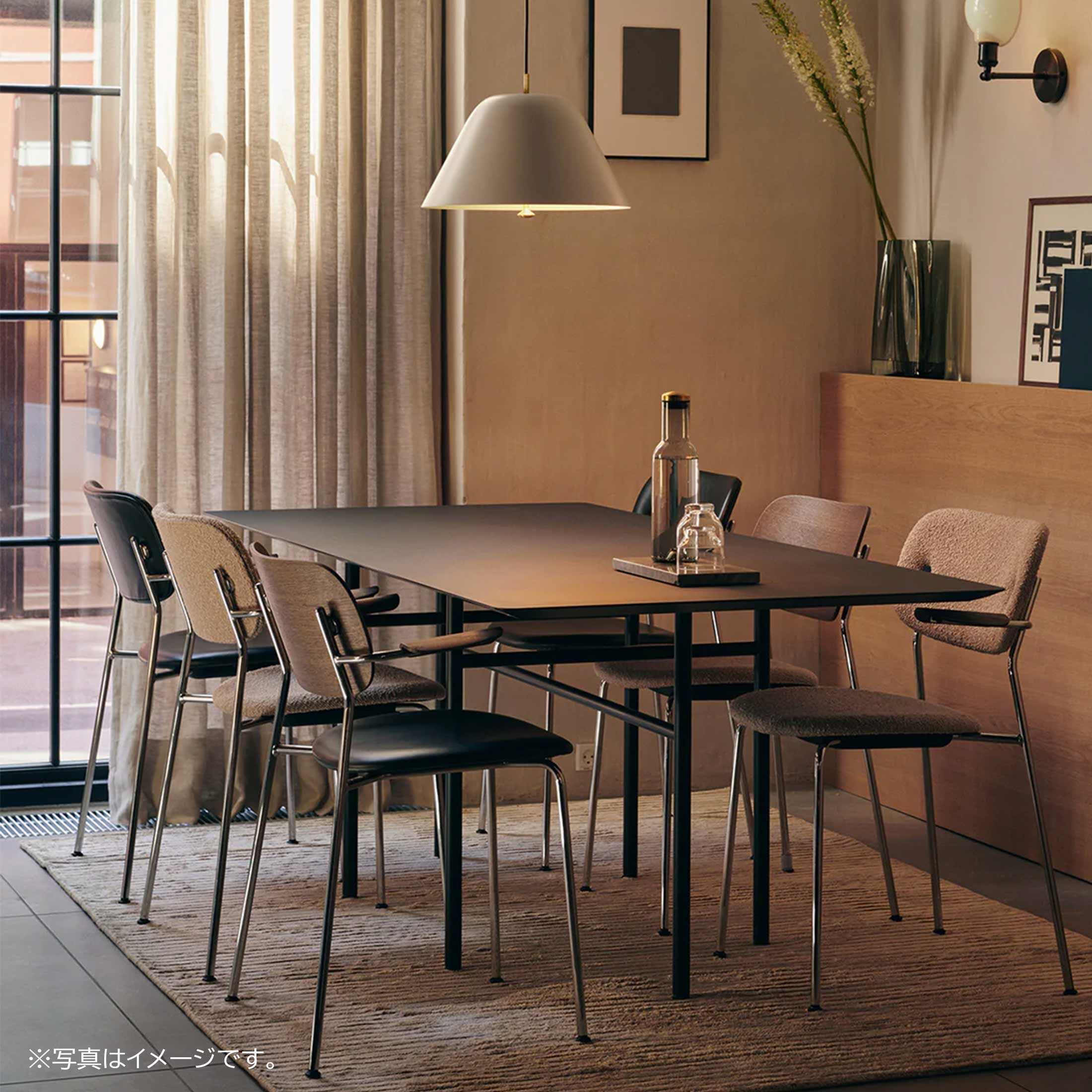 Audo Copenhagen（オドー・コペンハーゲン） / CO DINING CHAIR（コ ダイニング チェア）/ アームチェア / Dark Stained Oak / Sierra（シエラ）1001 / ブラックベース
