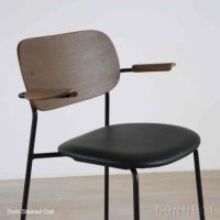 Audo Copenhagen（オドー・コペンハーゲン） / CO DINING CHAIR（コ ダイニング チェア）/ アームチェア / Dark Stained Oak / Sierra（シエラ）1001 / ブラックベース