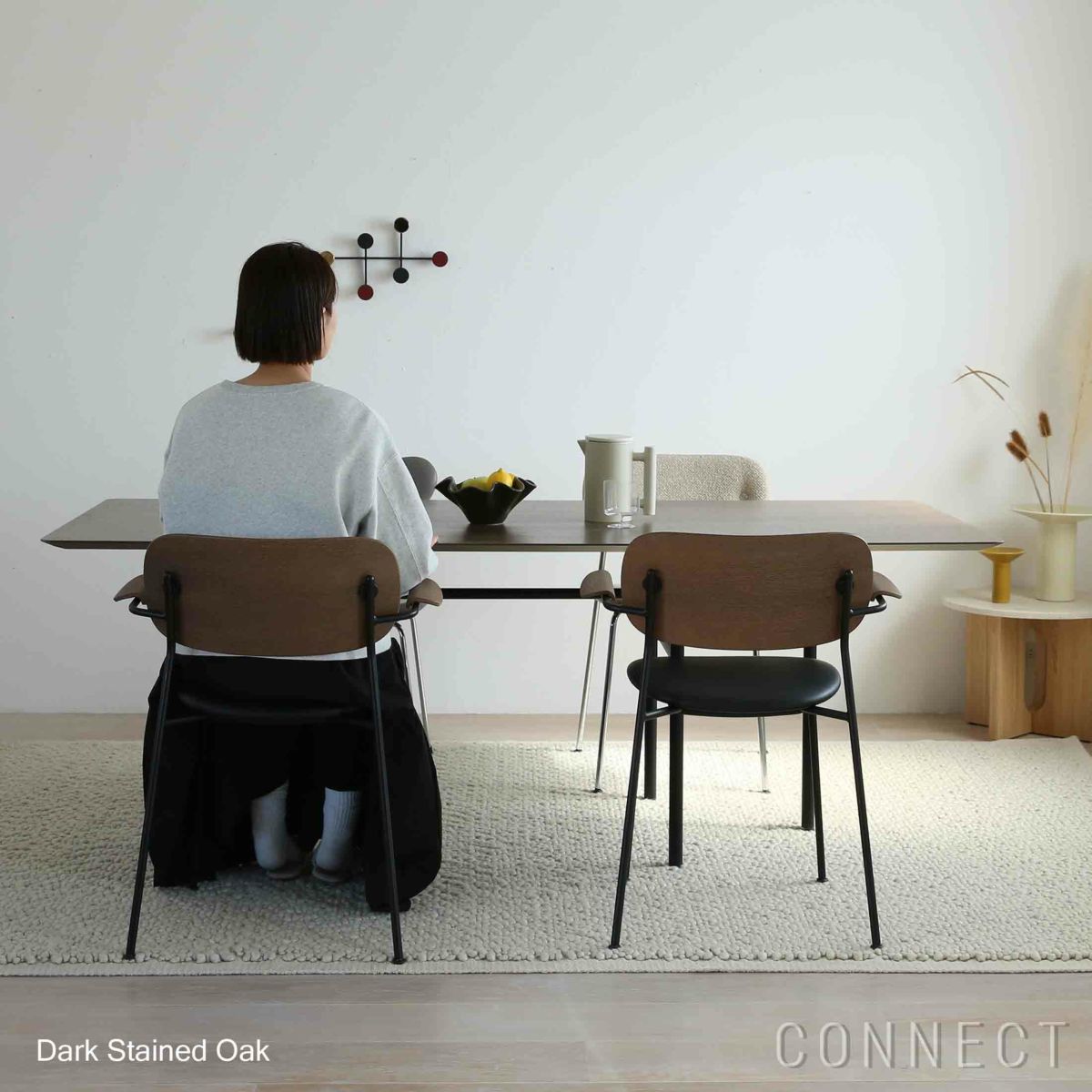 Audo Copenhagen（オドー・コペンハーゲン） / CO DINING CHAIR（コ ダイニング チェア）/ アームチェア / Dark Stained Oak / Sierra（シエラ）1001 / ブラックベース