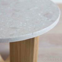 Audo Copenhagen（オドー・コペンハーゲン） / ANDROGYNE SIDE TABLE（アンドロジュネ サイドテーブル）Φ50 / Sand Kunis Breccia / ナチュラルオークベース