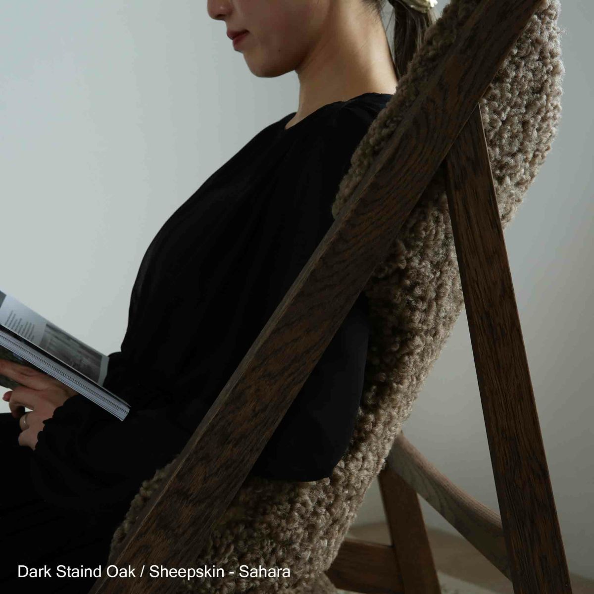  Audo Copenhagen（オドー・コペンハーゲン） / KNITTING LOUNGE CHAIR（ニッティング ラウンジチェア） / ダークステインドオーク / シープスキン Root（ルート）