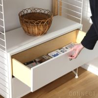 String（ストリング） / ストリング システム / チェスト＋ワークデスク＋フロアパネル / H200×W160×D30 / ホワイト / 壁面収納