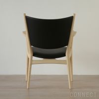 PP Mobler（PPモブラー） / PP240 Conference Chair（コンフェランスチェア） / アッシュ材・ホワイトバイオオイル仕上げ / エレガンスレザー（mocca）