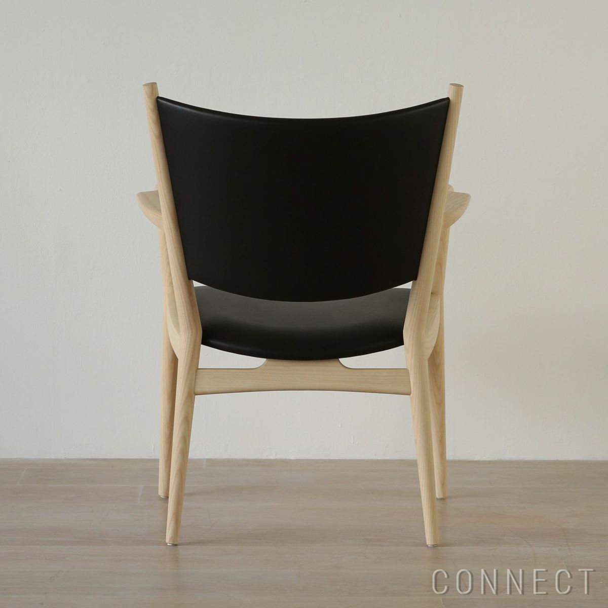PP Mobler（PPモブラー） / PP240 Conference Chair（コンフェランスチェア） / アッシュ材・ホワイトバイオオイル仕上げ / エレガンスレザー（mocca）