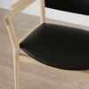 PP Mobler（PPモブラー） / PP240 Conference Chair（コンフェランスチェア） / アッシュ材・ホワイトバイオオイル仕上げ / エレガンスレザー（mocca）