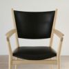 PP Mobler（PPモブラー） / PP240 Conference Chair（コンフェランスチェア） / アッシュ材・ホワイトバイオオイル仕上げ / エレガンスレザー（mocca）