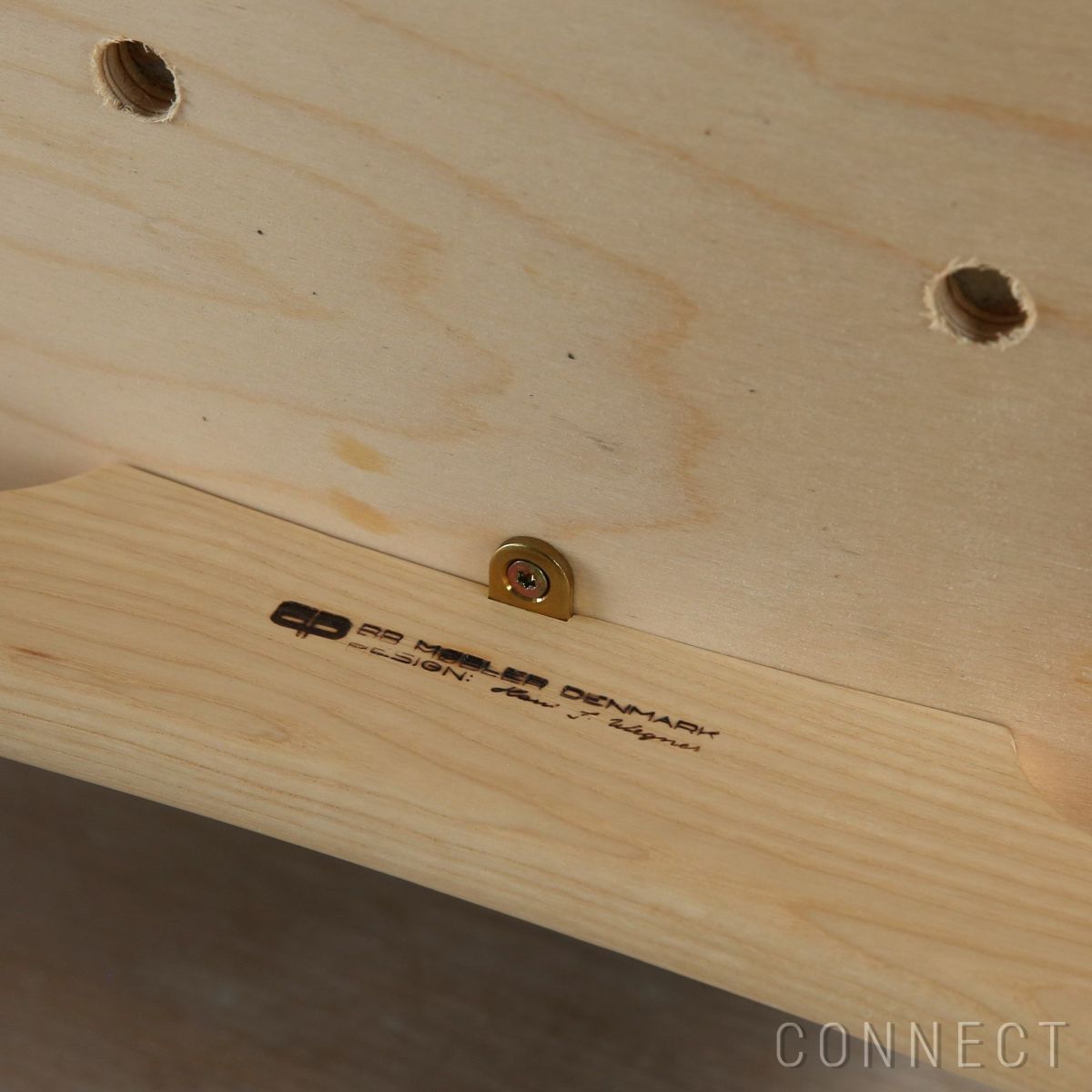 PP Mobler（PPモブラー） / PP240 Conference Chair（コンフェランスチェア） / アッシュ材・ホワイトバイオオイル仕上げ / エレガンスレザー（mocca）