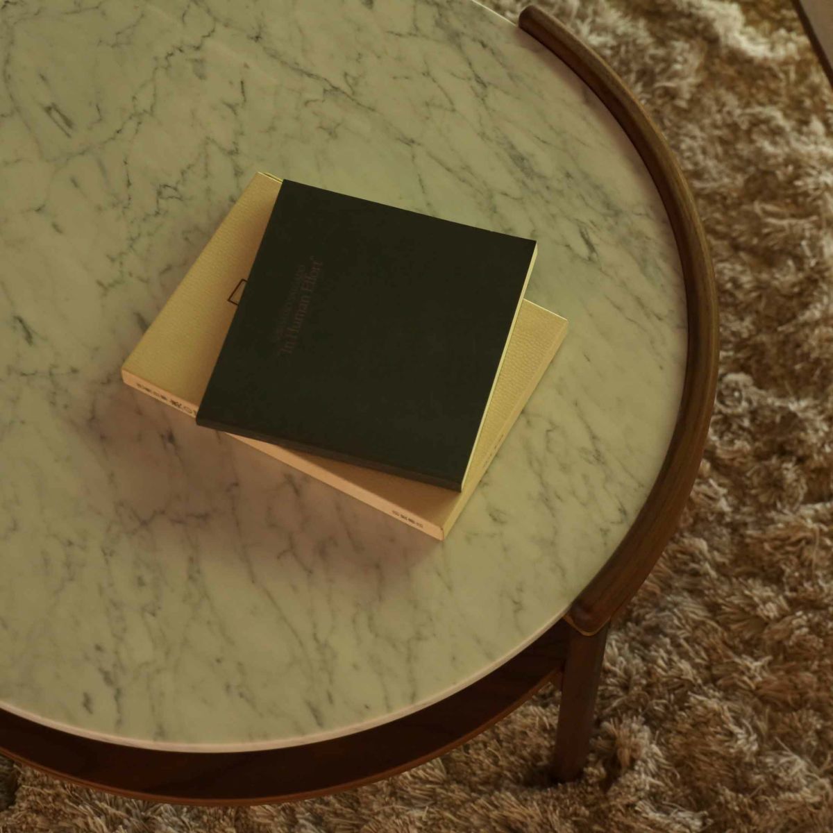 CARL HANSEN & SON（カール・ハンセン＆サン） / RF1905 SIDEWAYS COFFEE TABLE / ウォルナット材・オイル仕上げ・大理石天板 / サイドテーブル