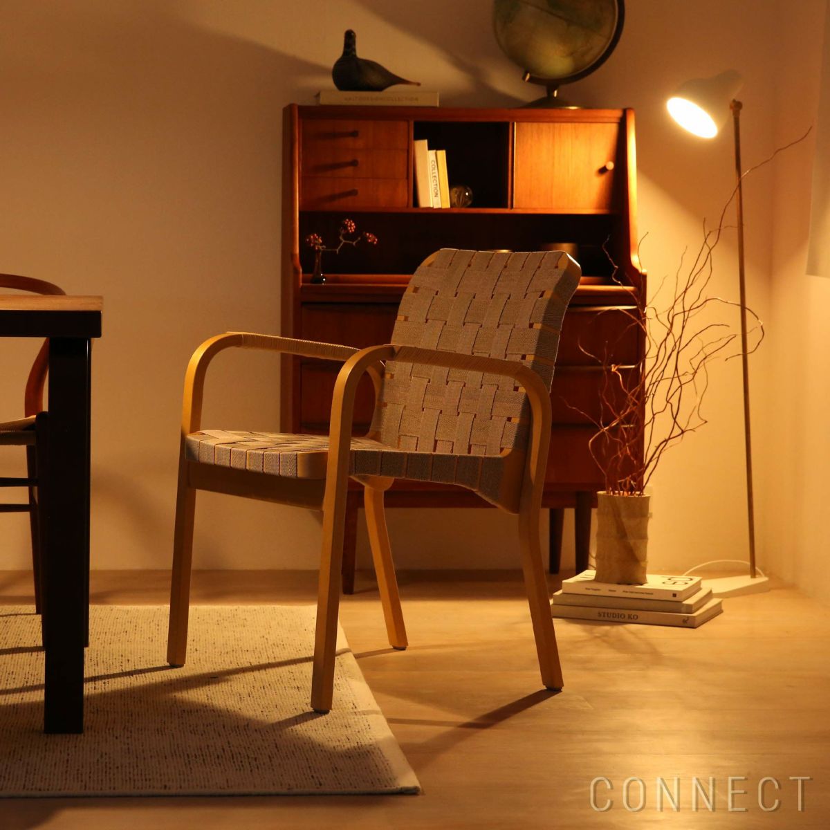 Artek（アルテック） / ARMCHAIR 45（アームチェア45） / バーチ材・ハニーステイン / リネンウェービングテープ / ナチュラル・ブラック / アームレスト・ラタン巻