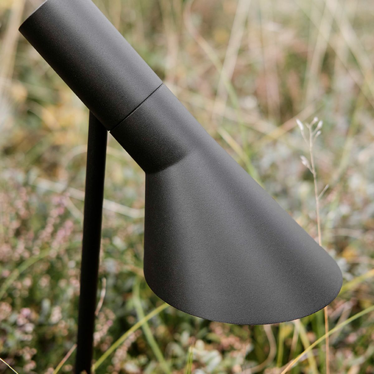 Louis Poulsen（ルイスポールセン） / AJ Garden Bollard（ガーデン ボラード）ショート / 2700K / スパイク式 / 庭園灯