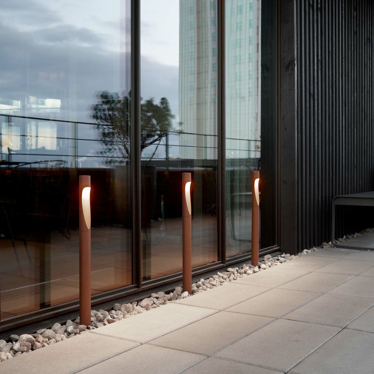 Louis Poulsen（ルイスポールセン） / Flindt Garden Bollard（フリントガーデンボラード）ロング / 2700K / スパイク式 / 庭園灯