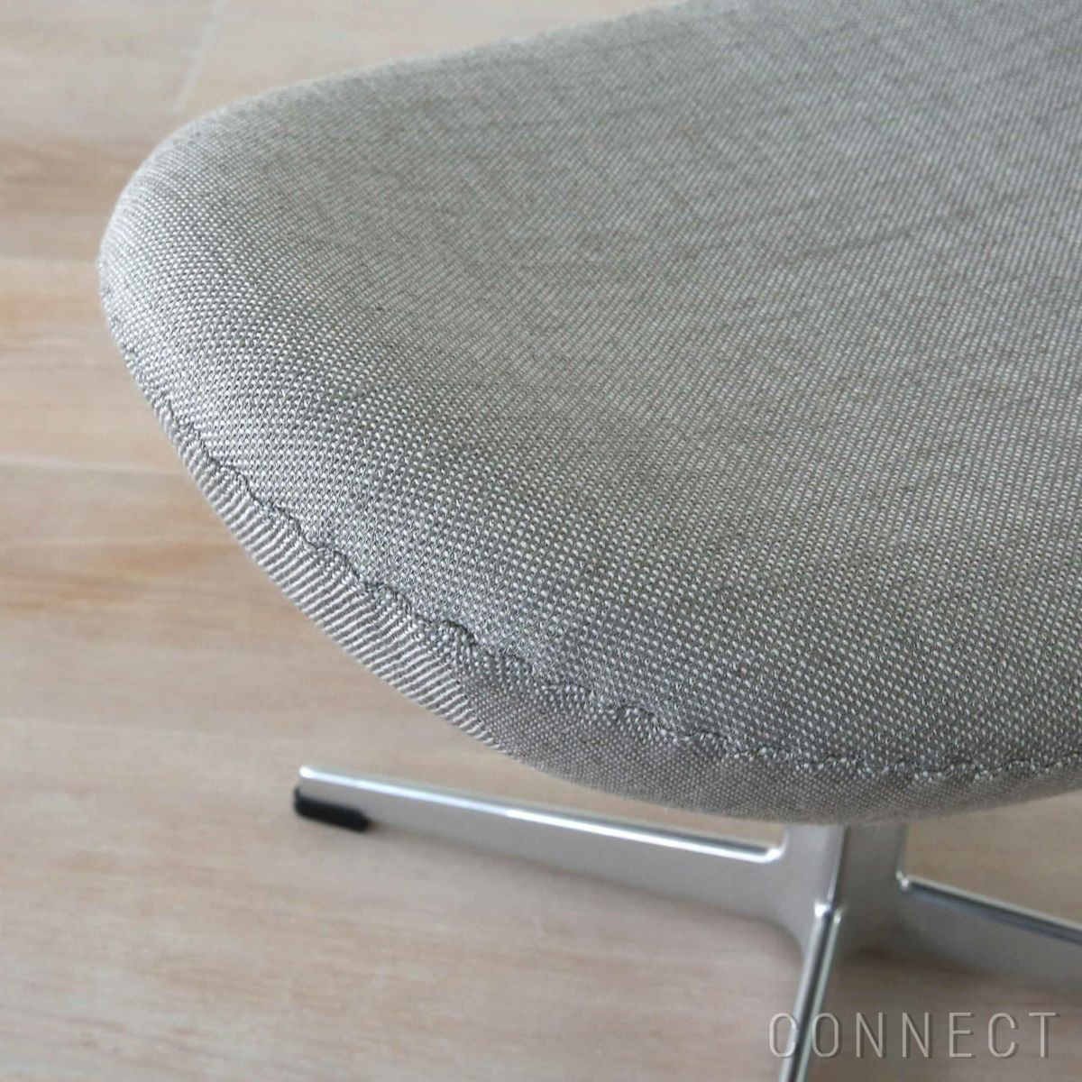 FRITZ HANSEN（フリッツ・ハンセン） / EGG FOOT STOOL（エッグチェア用フットスツール） / ラウンジチェア / Sunniva（スニバ）153 サンド・ライトグレー