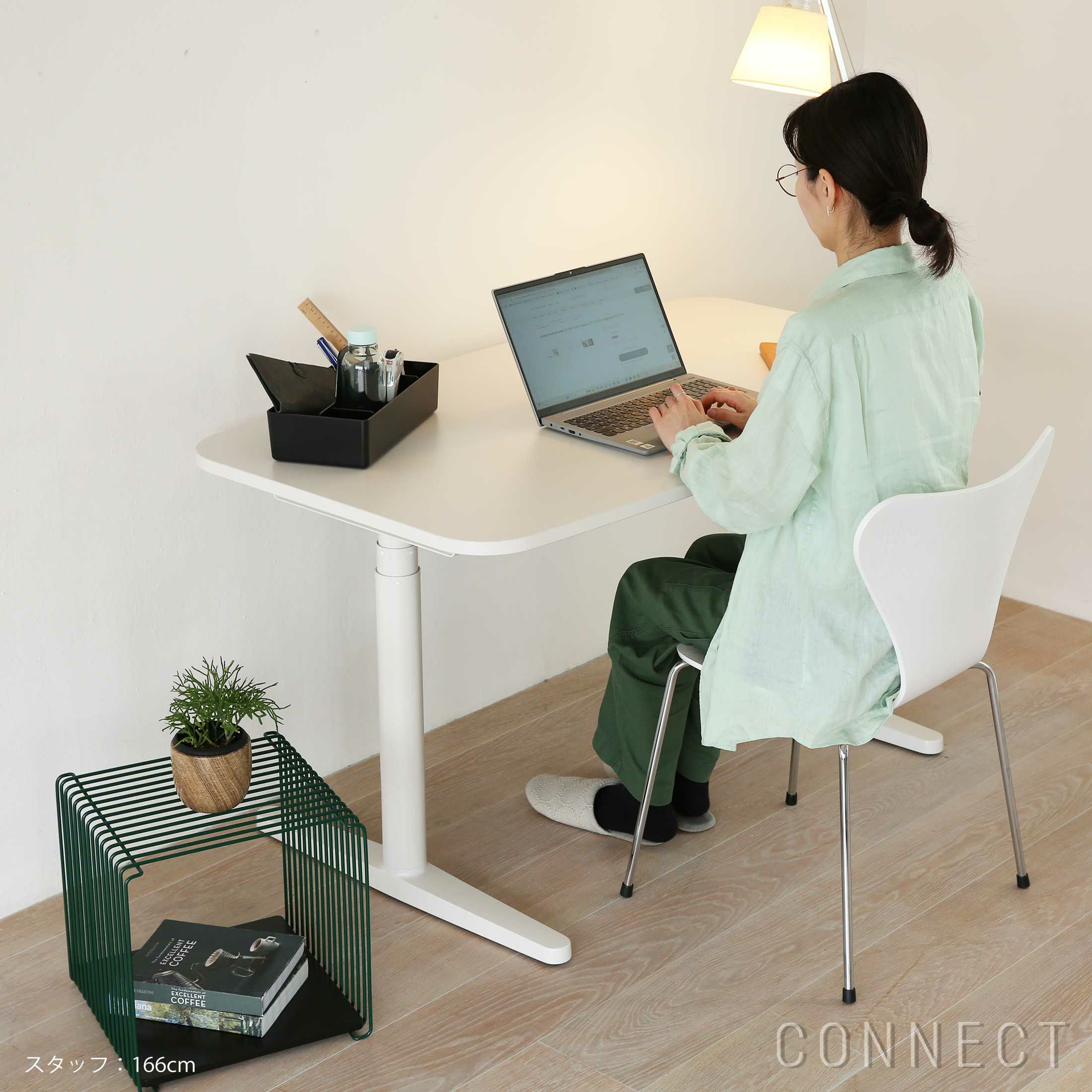 Vitra（ヴィトラ） / Tyde 2 Home Desk board shape（タイド2ホームデスク バレル） / メラミン天板 / ソフトライト脚・パウダーコート仕上げ / 130×75cm / 電動昇降デスク