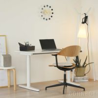 Vitra（ヴィトラ） / Tyde 2 Home Desk board shape（タイド2ホームデスク バレル） / メラミン天板 / ソフトライト脚・パウダーコート仕上げ / 130×75cm / 電動昇降デスク