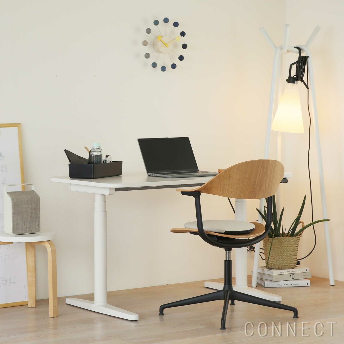Vitra（ヴィトラ） / Tyde 2 Home Desk board shape（タイド2ホームデスク バレル） / メラミン天板 / ソフトライト脚・パウダーコート仕上げ / 130×75cm / 電動昇降デスク