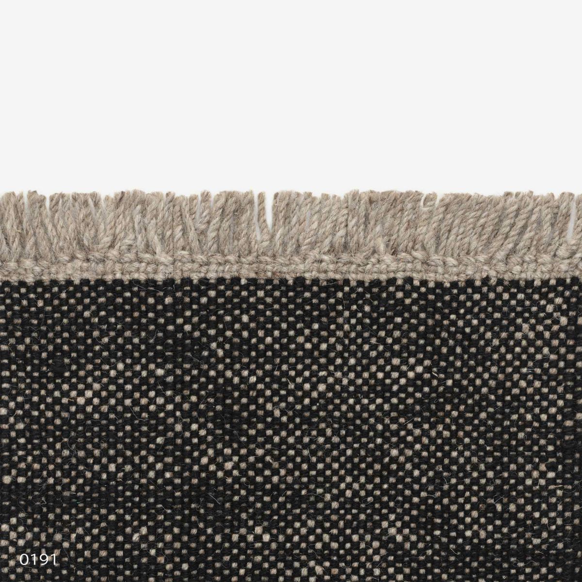 Kvadrat（クヴァドラ） / Yield Naturally Coloured Fringes（イールド ナチュラリー カラード フリンジ） / 20148（200cm×300cm） / ラグ