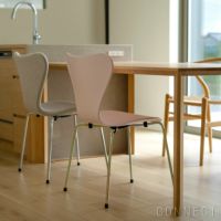 【70周年記念モデル】FRITZ HANSEN（フリッツ・ハンセン） / SERIES 7（セブンチェア） / 7:14AM / ラッカー / レインボー（スチール脚・亜鉛クローム仕上げ） 《2025年限定脚カラー》