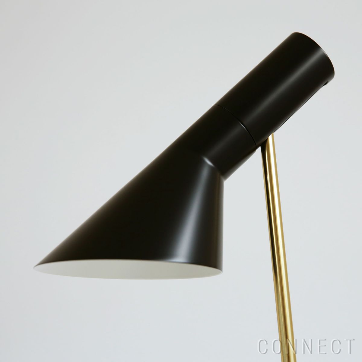 Louis Poulsen（ルイスポールセン） / AJ Mini Table（AJ ミニ テーブル） / 真鍮 / 全2色 / テーブルランプ